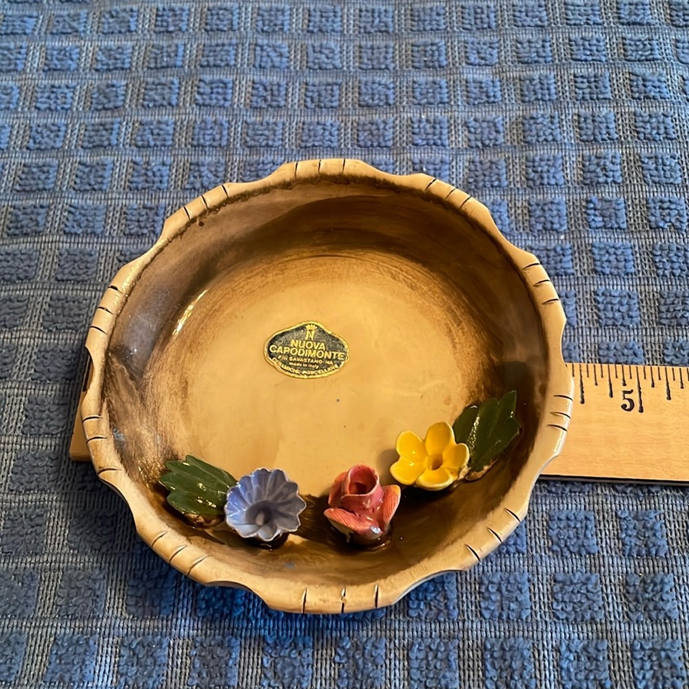 Vintage Nuova Capodimonte trinket dish